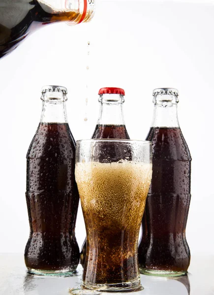 Moscow Rússia Junho 2013 Três Garrafas Coca Cola Clássicas Vidro — Fotografia de Stock