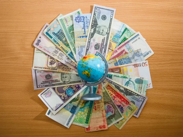 Σφαίρα Πάνω Από Πολλά Τράπεζα Χαρτονομίσματα Διαφορετικών Μελών Διεθνή Τραπεζογραμματίων — Φωτογραφία Αρχείου