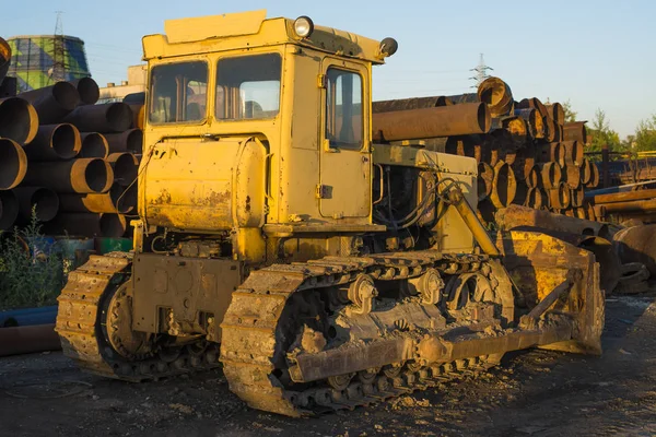 Metalen Roestig Buizen Trekker Industriële Achtergrond — Stockfoto