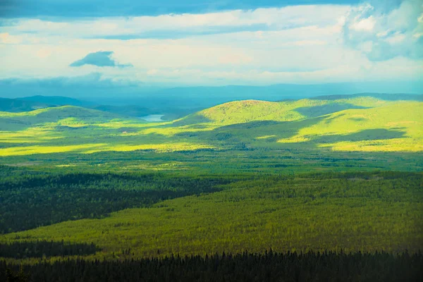 Vue Panoramique Après Pluie Dessus Des Montagnes Lac Forêt Contre — Photo