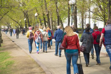 Moskova, Rusya - 01 Mayıs 2016: Bahar yayalar Caddesi kentin üzerinde.
