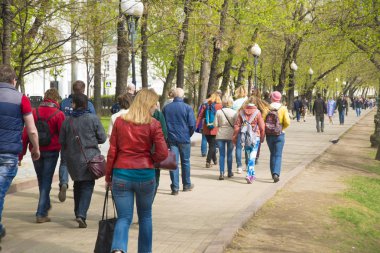 Moskova, Rusya - 01 Mayıs 2016: Bahar yayalar Caddesi kentin üzerinde.