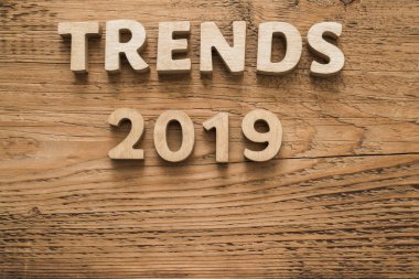 ahşap harfler Word'den eğilimleri 2018. Yazıt için boş kopya alanı. ahşap arka plan