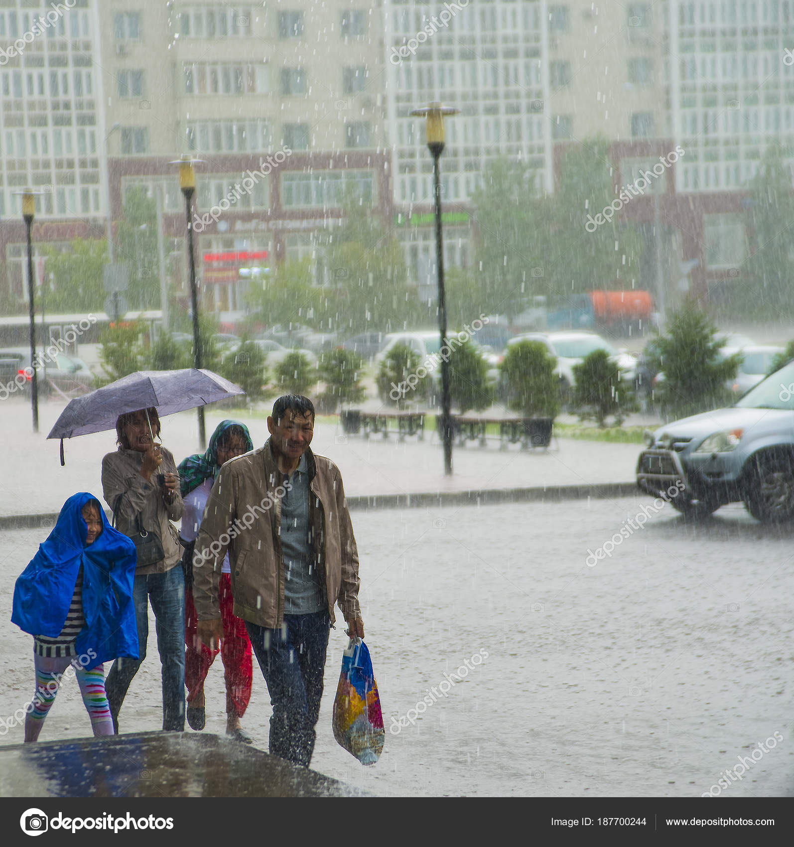 Kazakhstan Astana July 2016 Sad Family Walking Rain Rainy Street