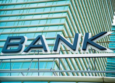 Astana, Kazakistan - 01 Temmuz 2016: Banka office işaret modern bir bina cephesinde.