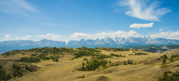 Горы и голубое небо. природа фон
. 