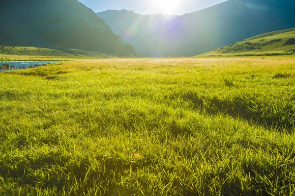 Solen Kommer Upp Från Över Kullen Belysning Upp Sjö Nere — Stockfoto