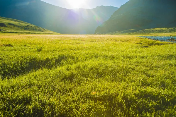 Solen Kommer Upp Från Över Kullen Belysning Upp Sjö Nere — Stockfoto