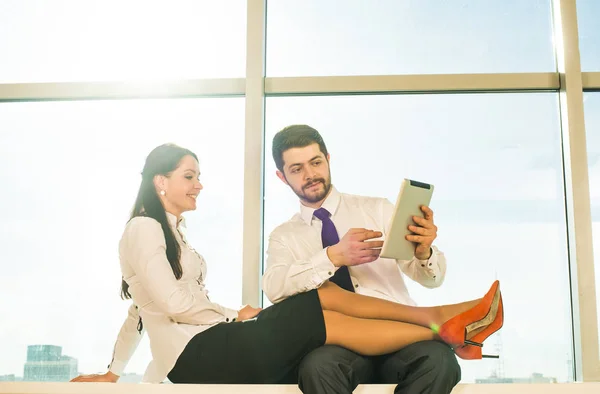 Businessman Businesswoman Office Sitting Windowsill — Stock Photo, Image