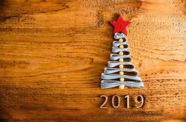 Dantel vintage tarzı ahşap doku Noel ağacından. mutlu yeni yıl kartı