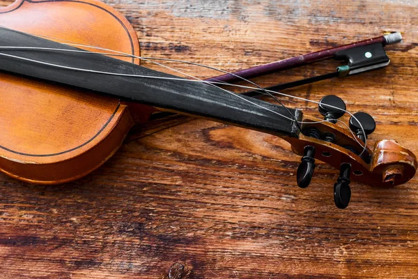 Violino Arco Fundo Mesa Madeira Marrom — Fotografia de Stock