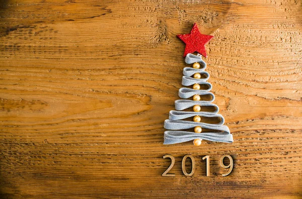 Kerstboom Van Kant Houten Textuur Van Vintage Stijl Gelukkig Nieuwjaarskaart — Stockfoto