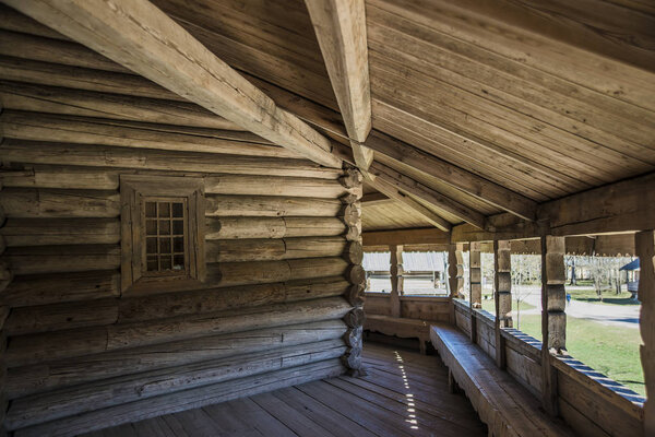 темно-деревянный интерьер. веранда
 