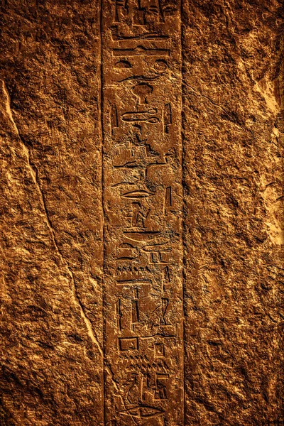 石棺の内部 カルナック神殿 ルクソール エジプトの石の壁に刻まれた古代エジプトの象形文字 — ストック写真