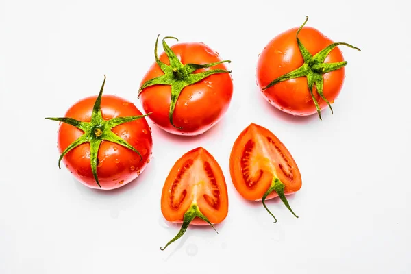 Pomodori Bagnati Con Gocce Acqua Isolate Fondo Bianco — Foto Stock