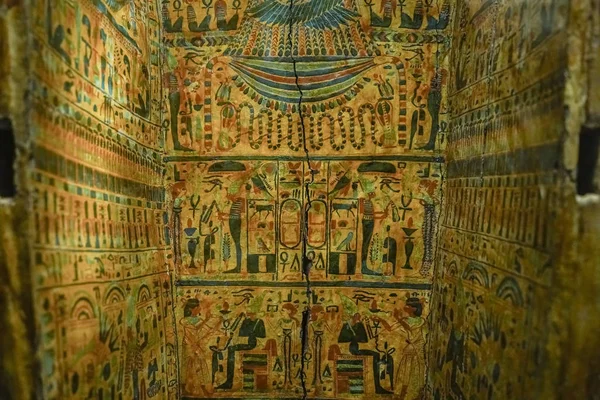 Саркофаг Усередині Стародавні Єгипетські Ієрогліфи Вирізані Кам Яній Стіні Храмі — стокове фото