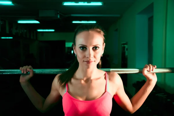 Portret Poważne Sportowiec Dziewczynka Pracę Barbell Metalowych Piękna Kobieta Sportowej — Zdjęcie stockowe