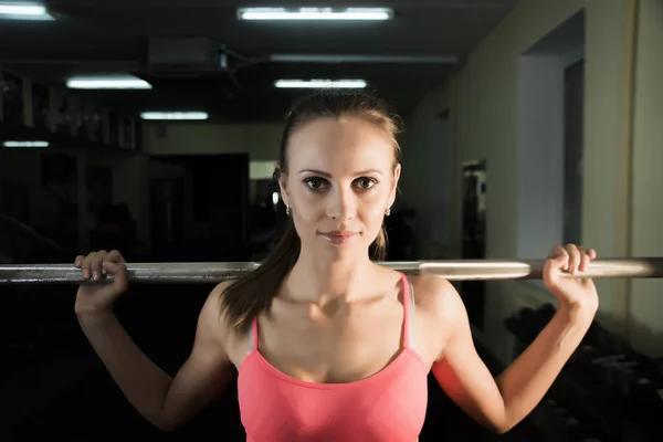 Portret Poważne Sportowiec Dziewczynka Pracę Barbell Metalowych Piękna Kobieta Sportowej — Zdjęcie stockowe