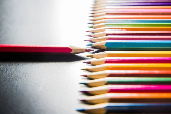 One Red Pencil Standing Out Colorful Pencils Stand Individual Society — Stock Photo, Image