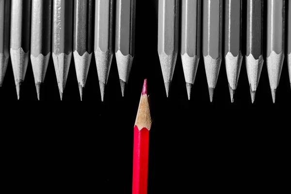 Egy Piros Ceruza Ceruza Kiemelkedik Állni Egyén Társadalom — Stock Fotó