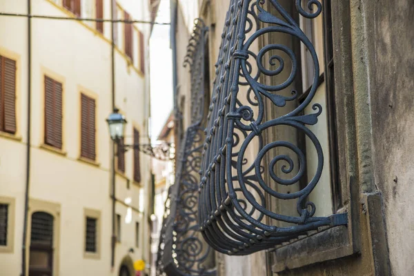 Casas Típicas Piedra Con Parrillas Ventana Hierro Forjado Calle Estrecha — Foto de Stock