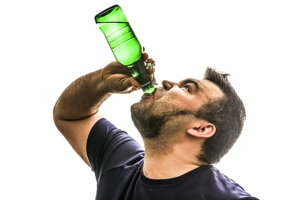 Депрессивный Молодой Человек Алкогольной Зависимостью Изолирован Белом Фоне — стоковое фото
