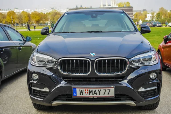 Wien Austria Noviembre 2017 Bmw Coche Lujo Negro Aparcamiento Calle — Foto de Stock