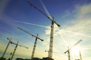 İnşaat Turnaları birçok inşaat alanından birinin üzerinde