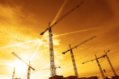 İnşaat Turnaları birçok inşaat alanından birinin üzerinde