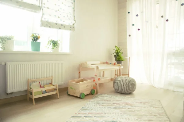 Kinderzimmer Mit Möbeln Und Natürlichen Grünpflanzen — Stockfoto