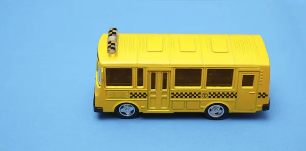 Bus escolar juguete fotos de stock, imágenes de Bus escolar juguete sin  royalties