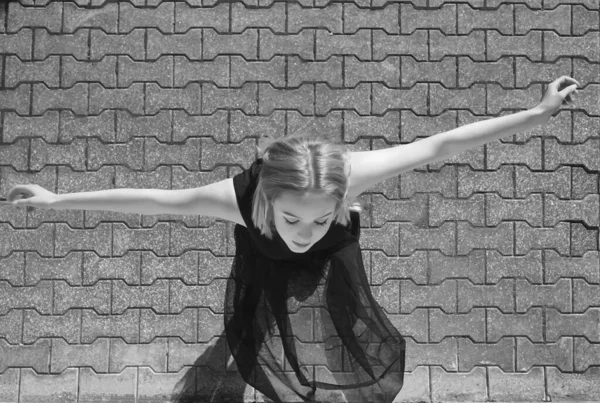 Vista Dall Alto Della Ballerina Teen Sfondo Ciottoli Grigi Giovane — Foto Stock