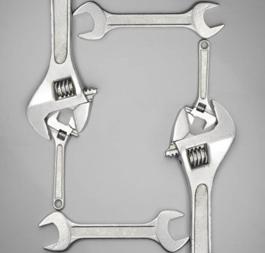 Anahtar çerçevesi arka planda izole edilmiş. Boş kopyalama alanı olan araç gereçleri.