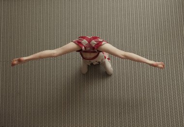 Stüdyoda günlük giysiler giyen genç bir kız. Fit Yogi kızı. 
