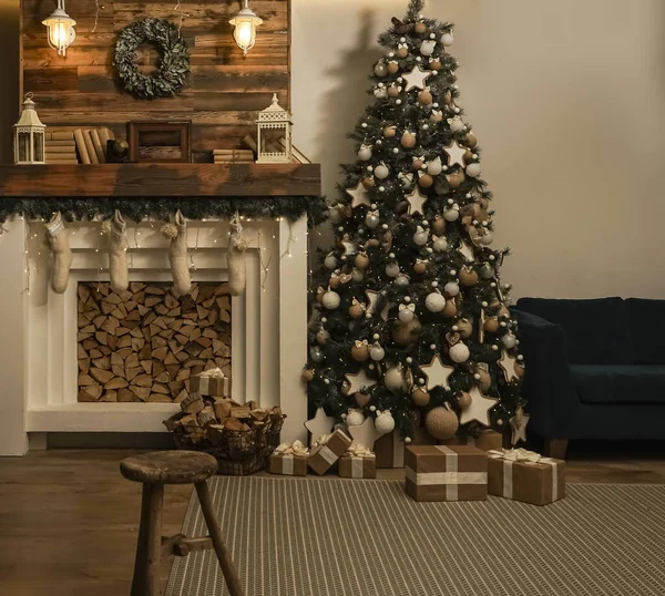 Habitación Diseño Con Árbol Navidad Sofá Chimenea Estilo Ecológico Interior — Foto de Stock