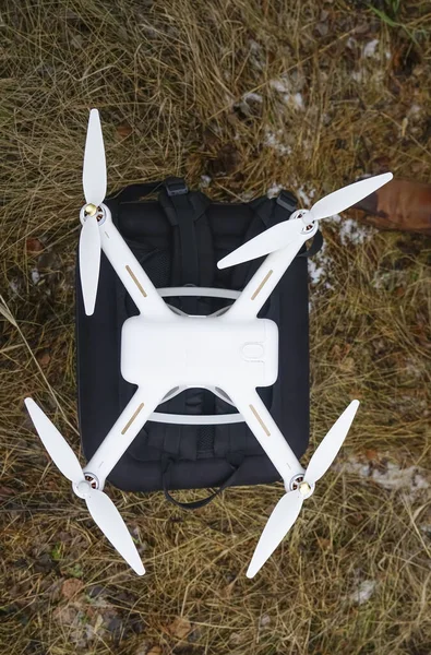 Aventureiro Explorador Novos Destinos Turísticos Viagens Monta Drone Com Asas — Fotografia de Stock