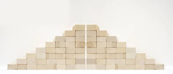 Trä Block Staplade Form Pyramid Isolerad Vit Bakgrund — Stockfoto
