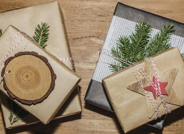Grupo Caixas Presente Natal Envolto Papel Vintage Artesanato Decorações Presente — Fotografia de Stock