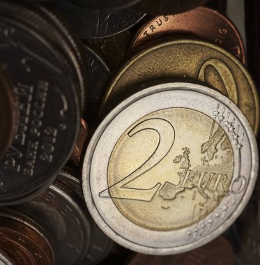 Çoklu avro sikkeleri. Işık ve gölge. metal para arkaplanı. 