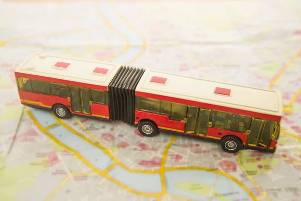 Papel Mapa Com Brinquedo Ônibus Minúsculo Estrada Captura Close Com — Fotografia de Stock