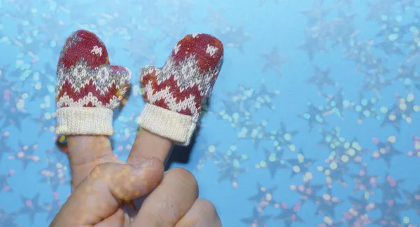 Two Fingers Male Hand Knitted Red White Mittens Isolated Blue — Stock Photo, Image