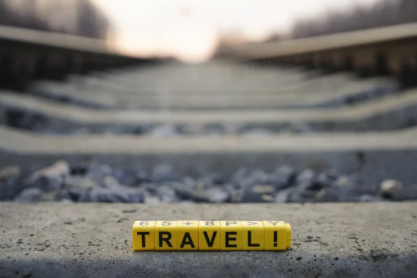 单词旅行 有太阳光背景的铁路 — 图库照片