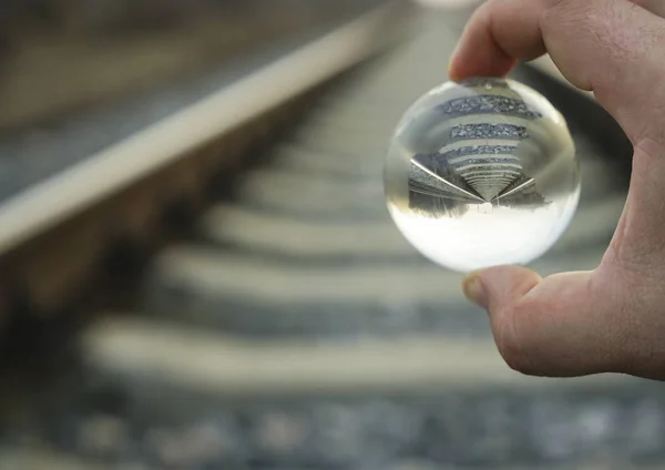 Crystal Globe Centrada Ferrocarril Riel Metal — Foto de Stock