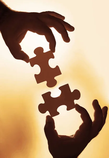 Hände Mit Puzzleteilen Teamwork Konzept — Stockfoto