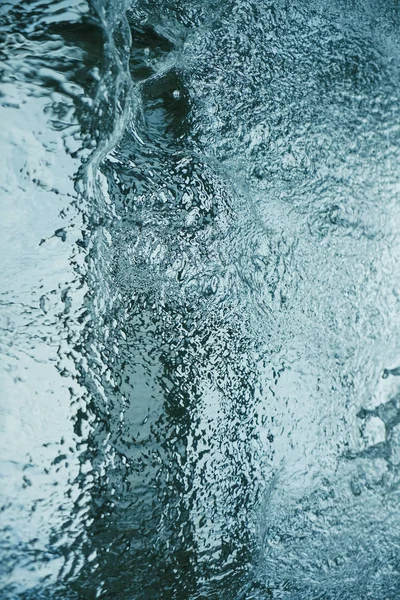 Kurzbelichtungsaufnahme Des Abfließenden Wasserstroms Dramatischer Blick Auf Schnell Fließenden Wasserstrom — Stockfoto