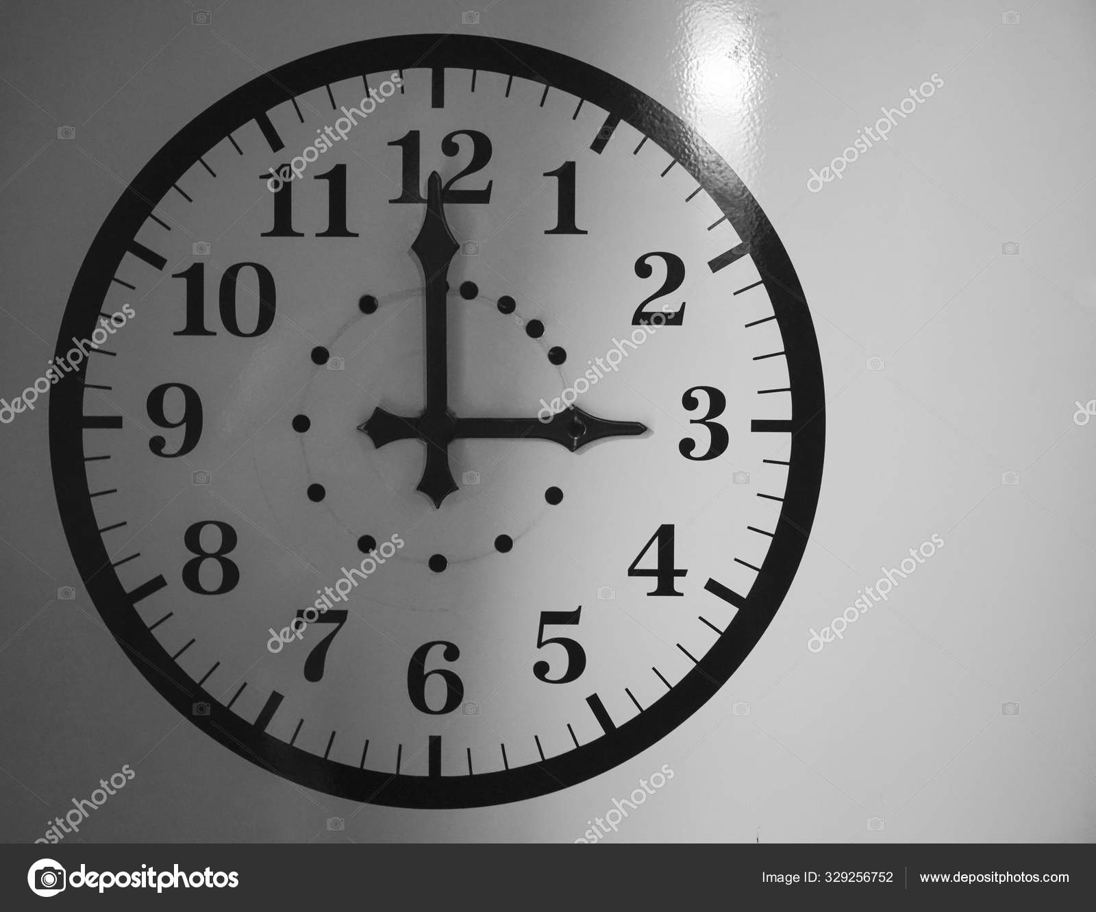 Black White Analogue Clock Face Dial Reading Stock Photo by ©borjomi88