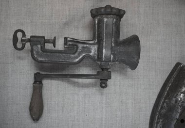 Klasik Paslı Et Öğütücü, Beyaz ya da Gri Arkaplanda İzole Edilmiş, Üst Görünüm. 