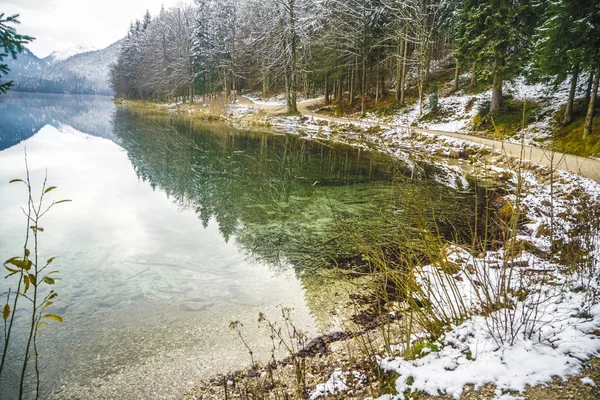 Schöne Winterlandschaft Mit See — Stockfoto