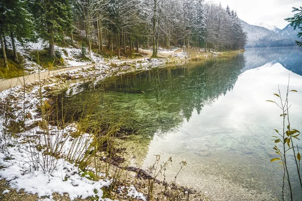 Schöne Winterlandschaft Mit See — Stockfoto