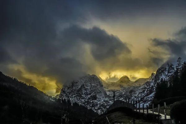 Landskapsutsikt Över Vackra Vita Vinter Landskap Alpin Skog Täckt Med — Stockfoto